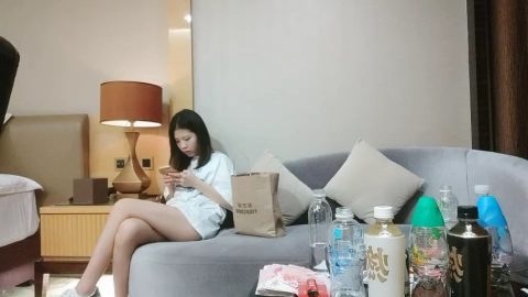 2021.5.16，【沈先生】，2800網約極品小蘿莉，PUA達人老金調情氛圍滿分，幹哭她是唯一宗旨，嬌弱胴體大屌猛操