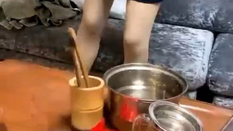 2020.3.31【王子哥專啪學生妹】酒店約操害羞學生妹，鴛鴦浴，小制服，摳穴，口交，後入小翹臀，天天干學生奔馳哥就是有錢任性