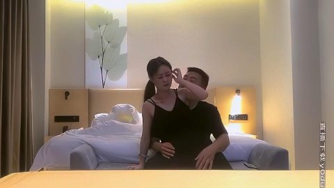 【獨家AI修復】《一路尋花》胖哥酒店約炮個貌似喝醉了的長髮美女迷糊中給她舔逼做愛