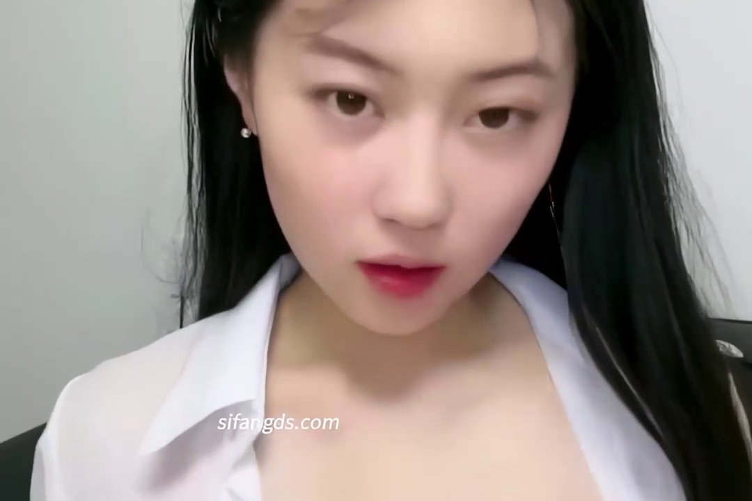 【獨家AI修復】2025年3月最新，大佬重金約妹，【蝦滑】，極品良家乖乖女，輕聲細語初戀感覺，自慰的時候也害羞，超美佳人