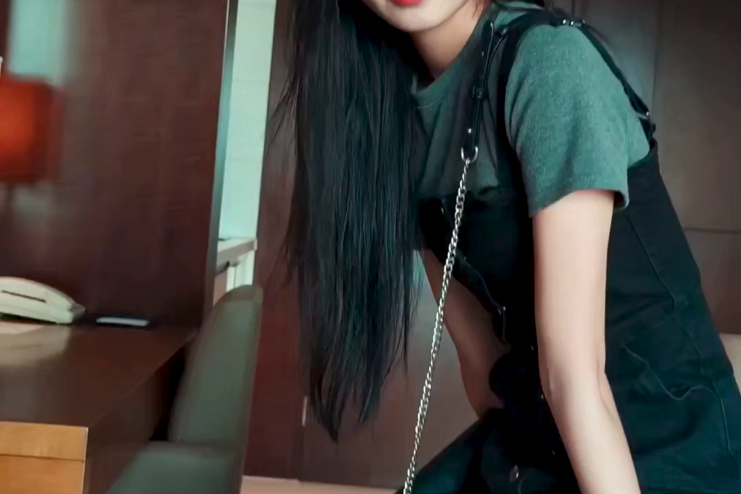 超極品嫩妹『jklove6969』山東超美jk妹子大尺度拍攝現場